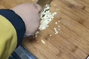 婆婆用了几十年腌制萝卜的配方，不晒不等，爽脆可口还开胃下饭