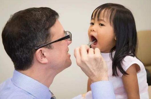 三岁宝宝误食一口洗洁精有事吗,孩子误食洗洁精怎么办