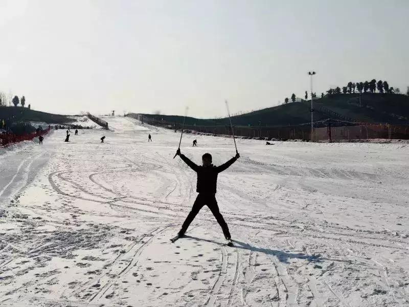 临沂茶山滑雪场地推荐,魅力冰雪之旅