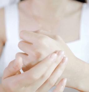 擦手霜保湿干裂起皮,冬季手干裂粗糙小妙招