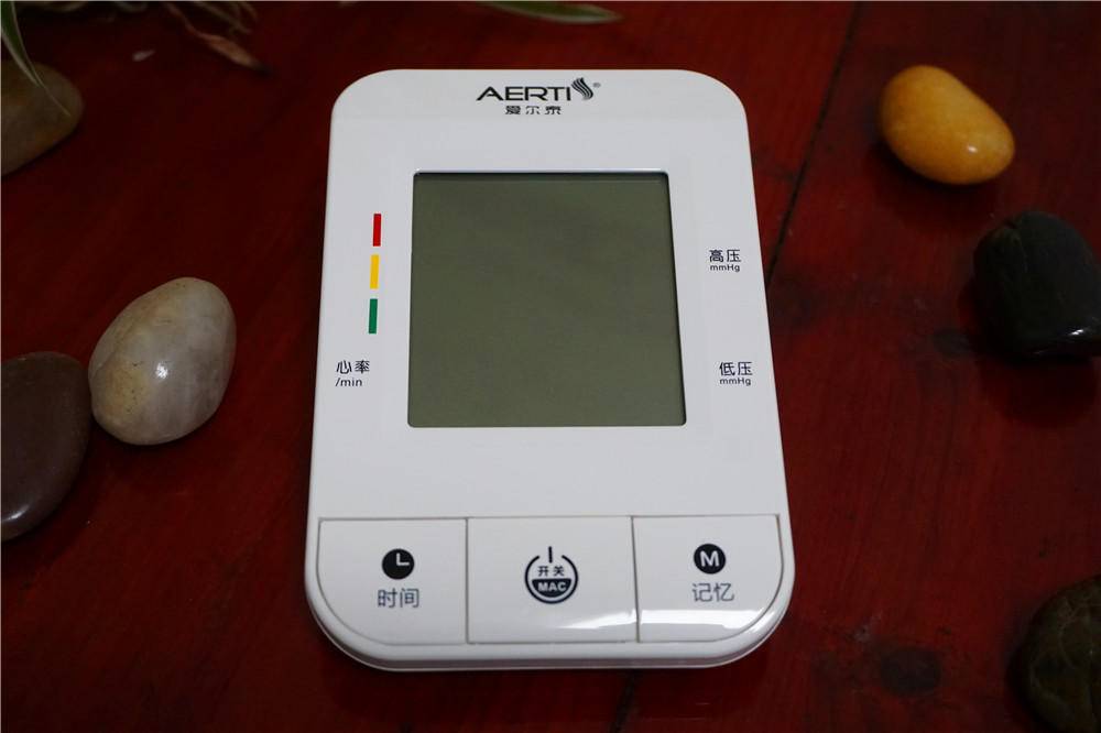 爱尔泰血氧饱和度仪,aicare电子臂式血压计