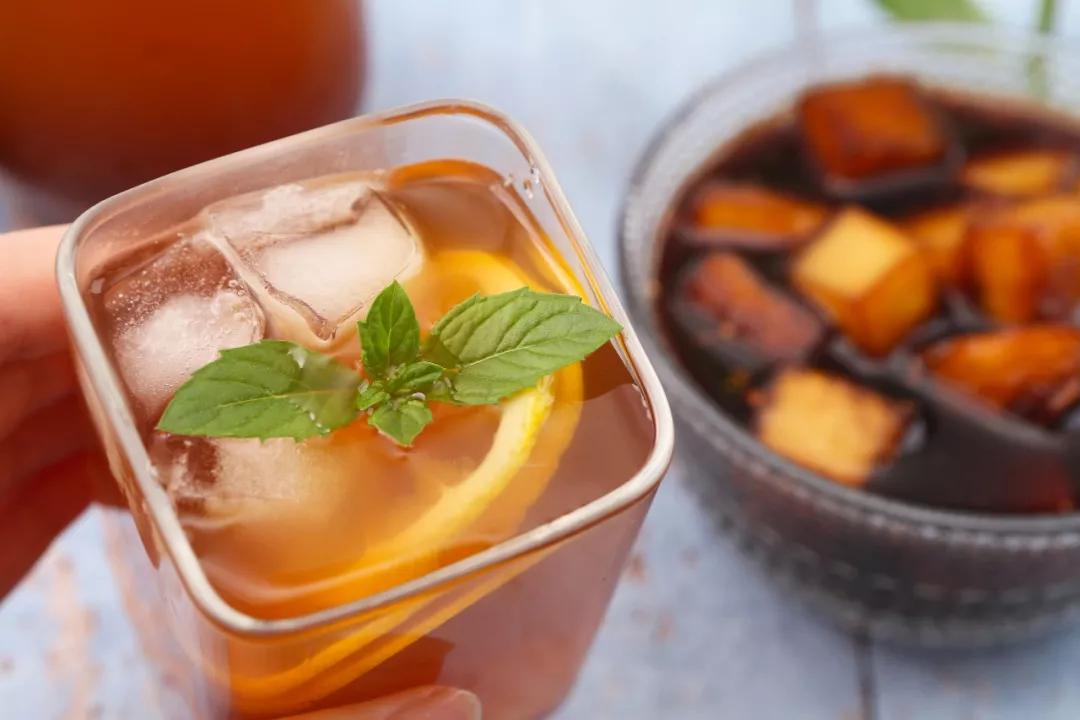 炎炎夏日不如做份甜品消消暑吧,夏日消暑甜品美味的红糖冰粉