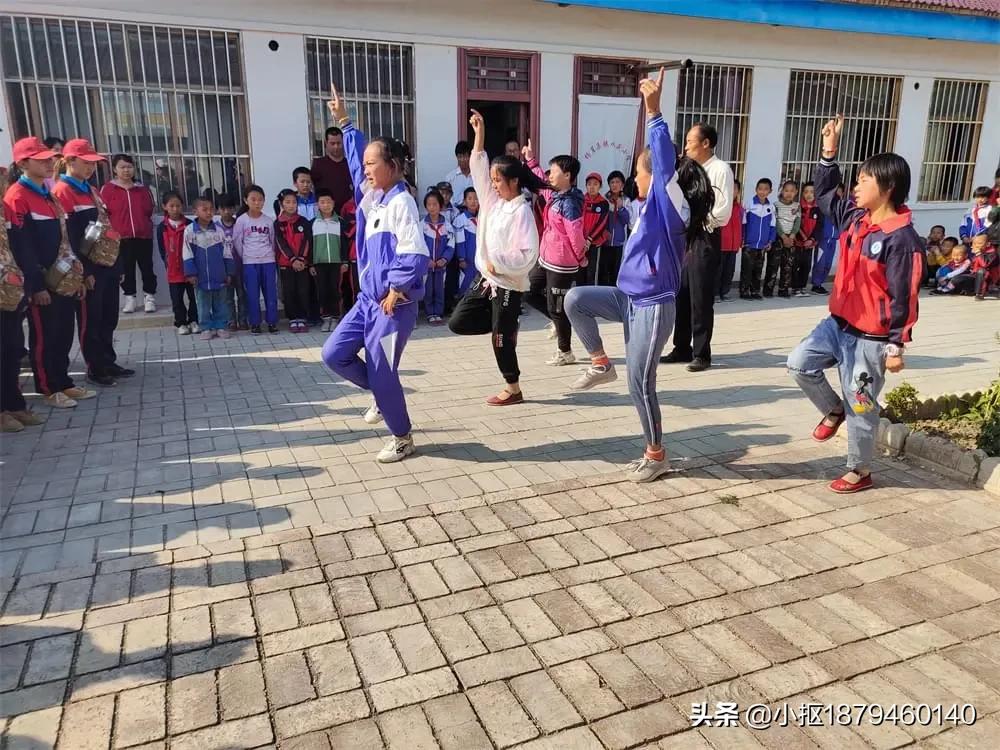 2021年李锋教育「成长不烦恼」第十二天夏令营之传递爱心扶贫助学