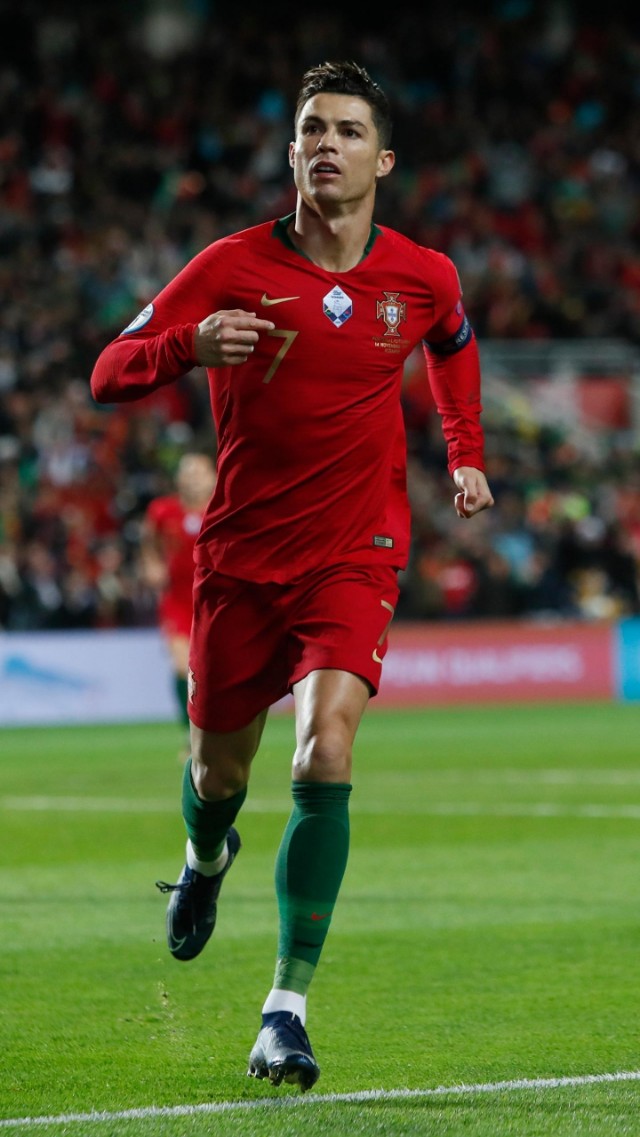 c罗是不是历史最佳7号,足坛7号位代表球员