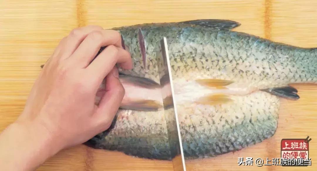 烤鱼不用烧烤怎么做,怎么烤出外酥里嫩的烤鱼