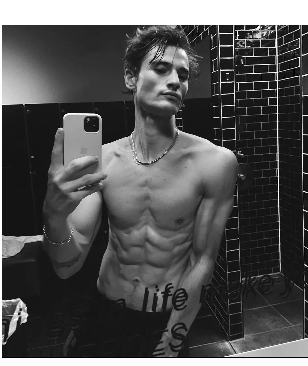 有腹肌的摄影师,欧美摄影师帅哥腹肌