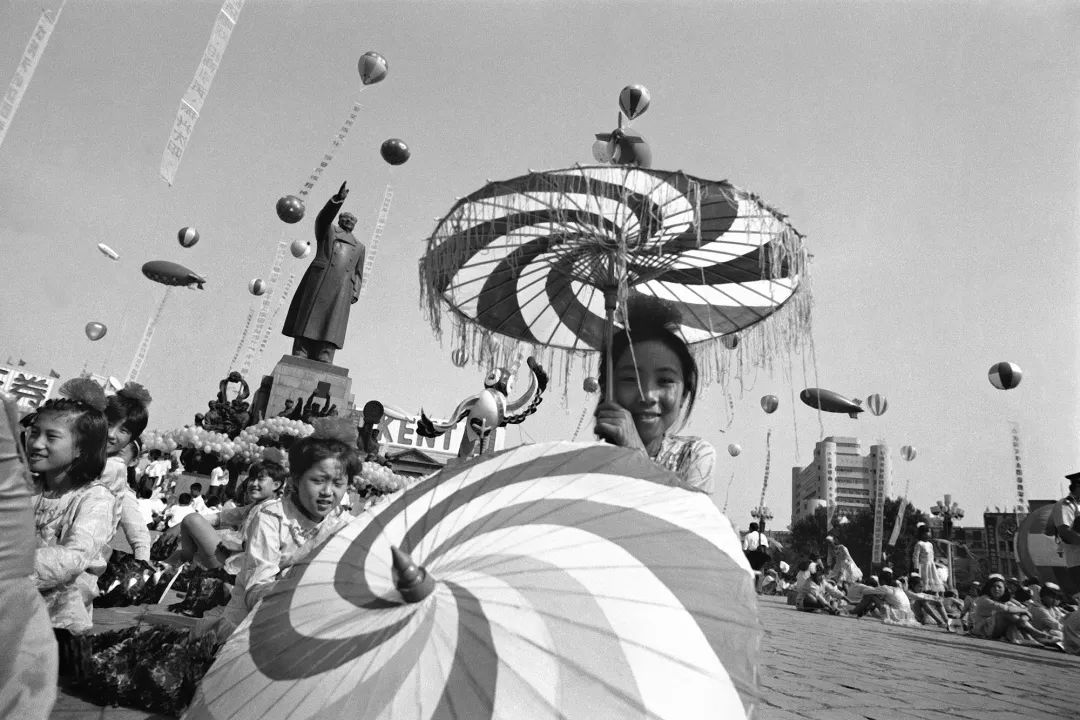 从一线记者到摄影艺术家，谢军拍下了即将消逝的时代记忆