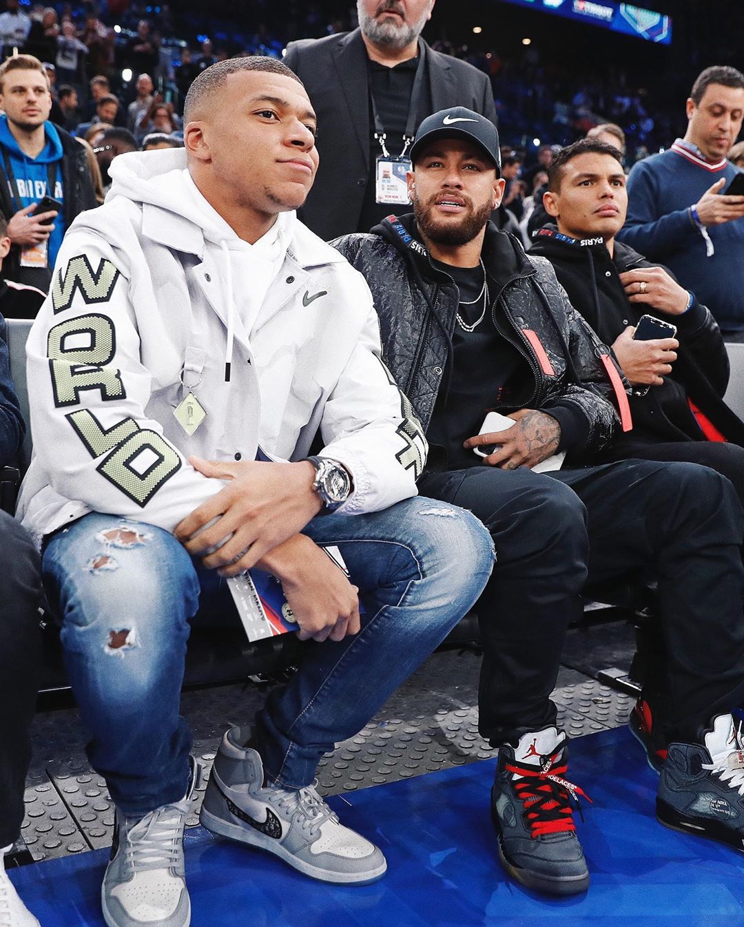 明星上脚权志龙鞋子,明星上脚巴黎世家老爹鞋