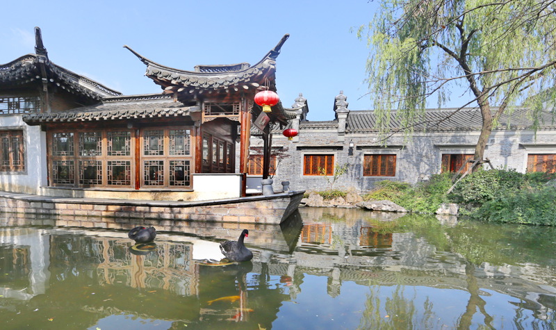 江南四大名城，南京、苏州、杭州家喻户晓，它却显得有些低调