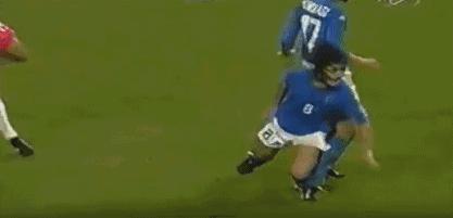 短道速滑1000米韩国两将摔出赛道,韩国短道速滑把队友推出赛道