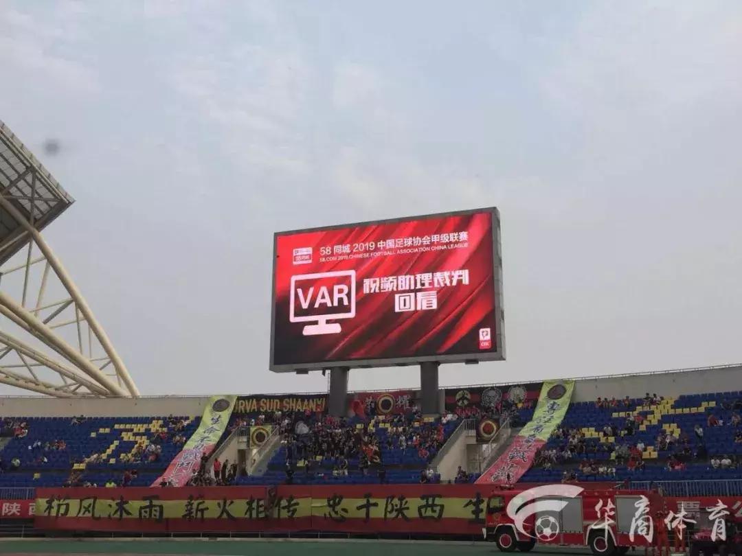 众志成城！韩轩血染沙场西北狼一球胜*疆新**3万球迷造魔鬼主场