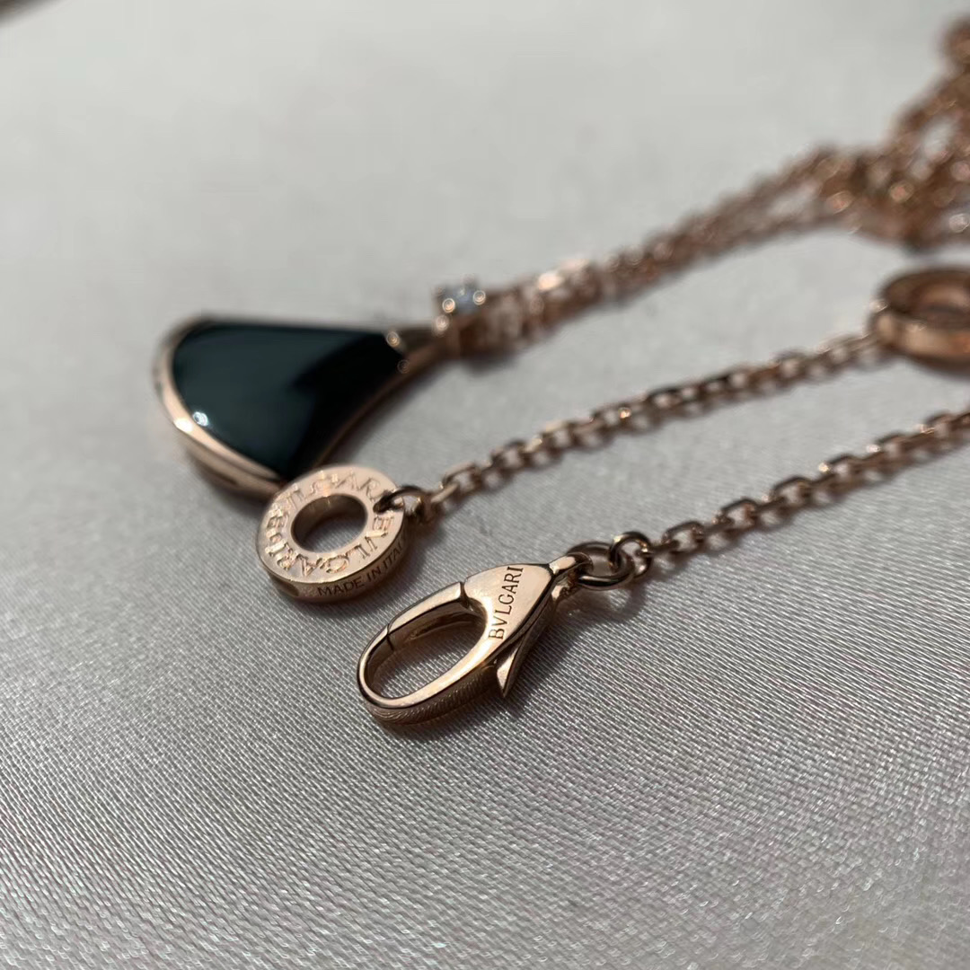 宝格丽扇子原版,宝格丽的红扇子也是经典