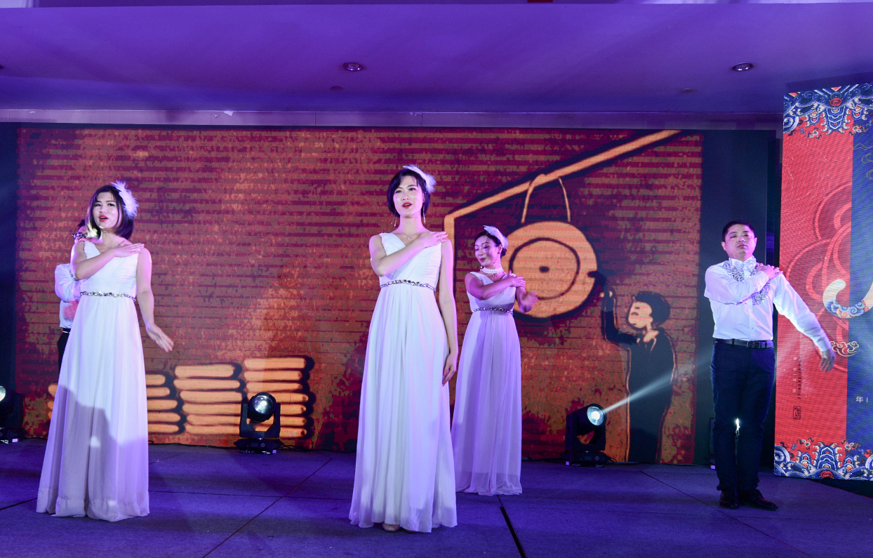 超越蝶变拜年视频,超越蝶变升华主持稿