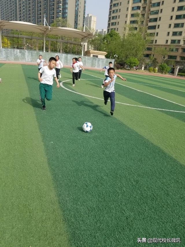 走向操场，“趣”跑步，“趣”踢球——尖草坪区恒大名都小学