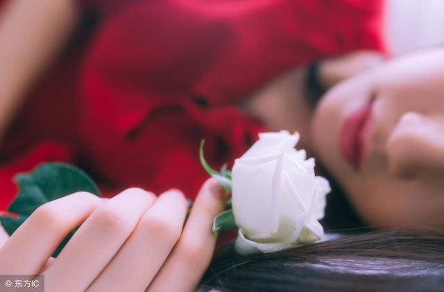 小说：即使是去纹身，她也被认出是总裁前女友，这下尴尬了