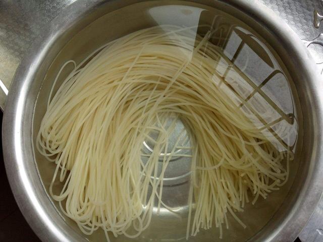 香菇米线鸡汤米线,鸡汤米线网红米线做法