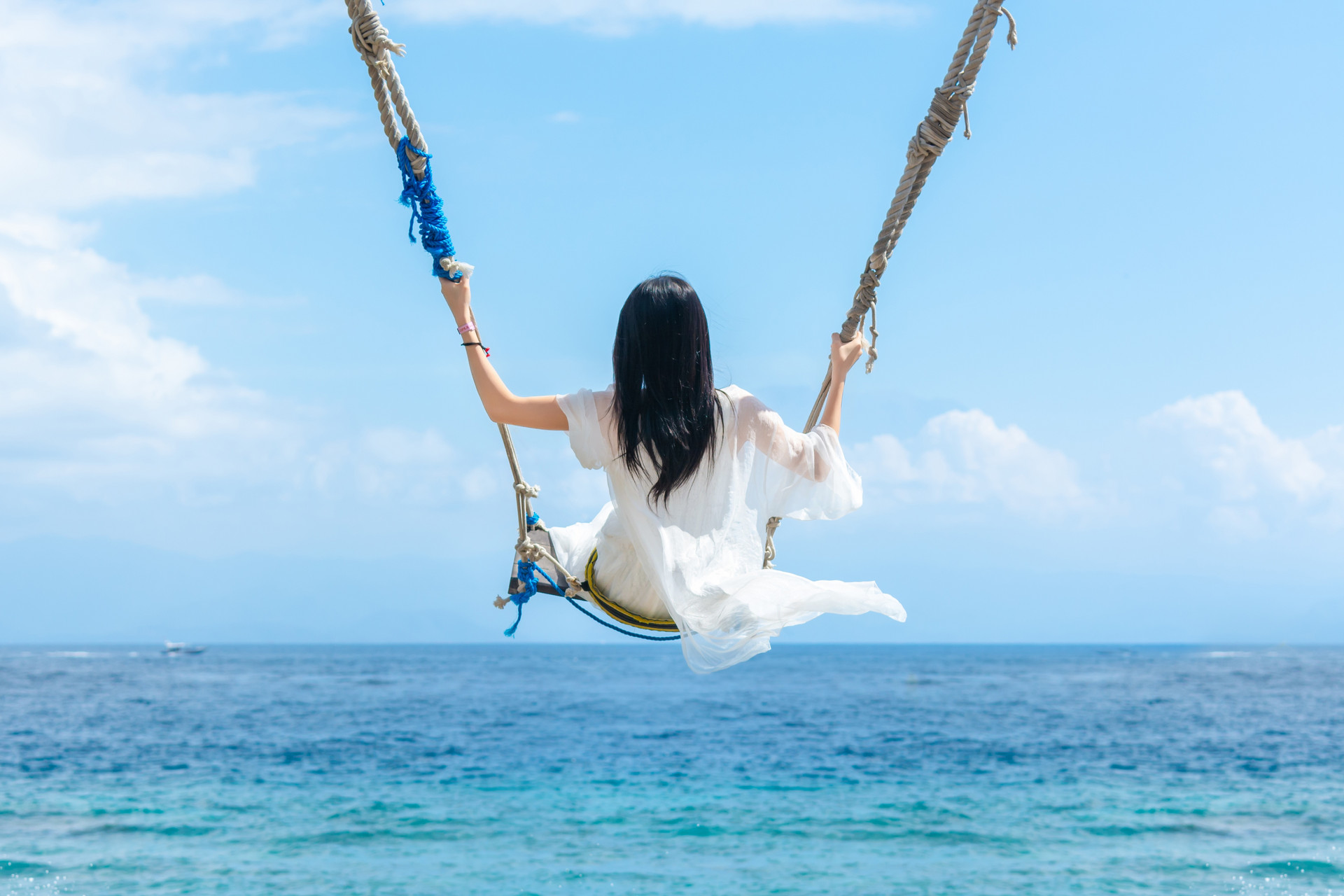 爱一个人嘴上不说但是心里藏不住,女人心里有你嘴上说没有