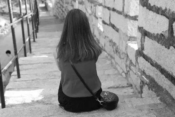 孩子早恋应该怎么办呢,孩子早恋应该怎么正确引导