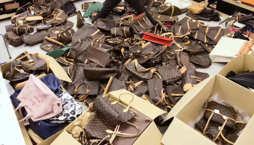 3年开了几十家连锁店,抖音直播卖二手奢侈品好做吗