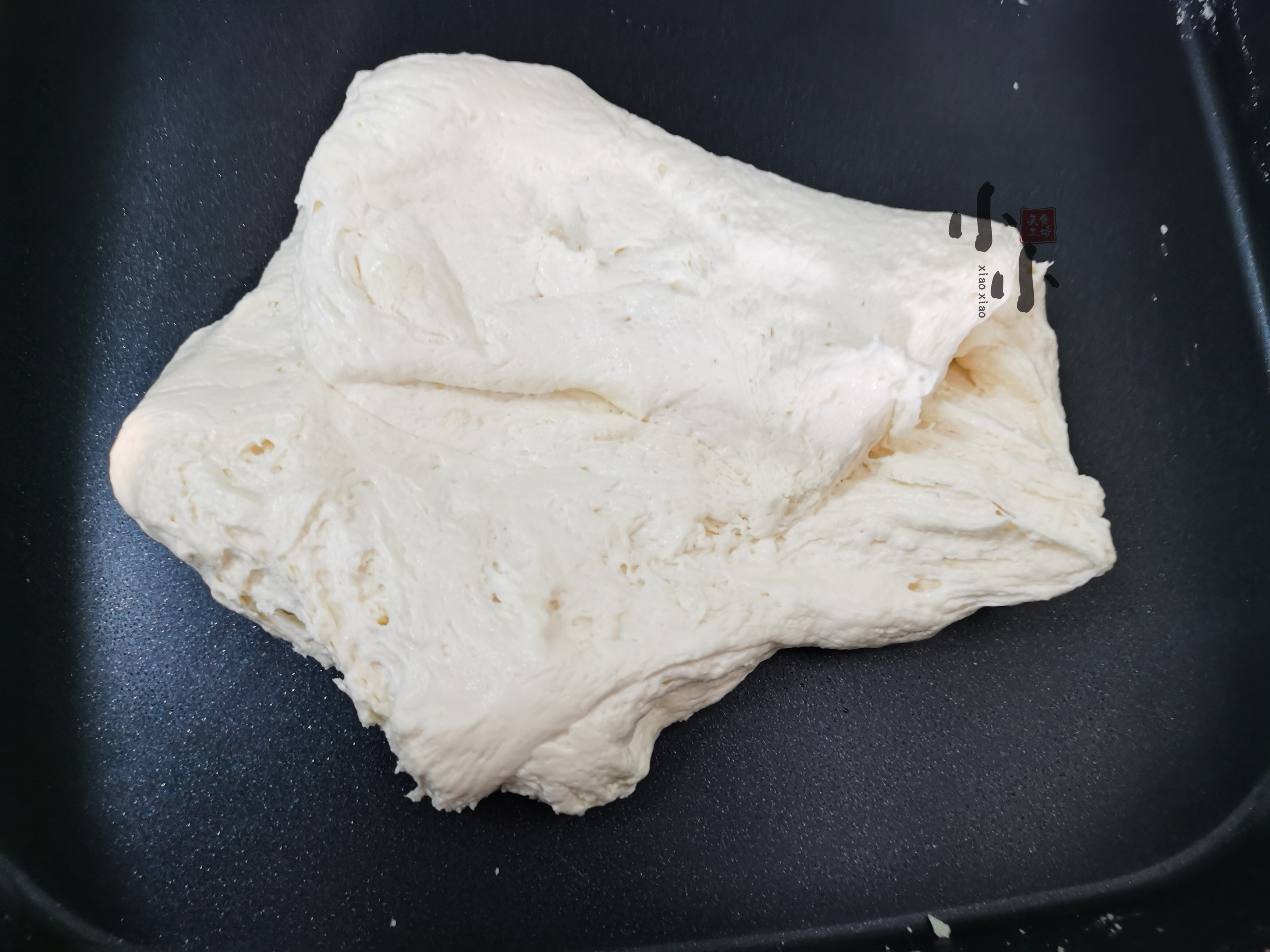 酥脆软糯的牛轧糖好吃到停不下来,绝对不粘锅的牛轧糖的做法步骤