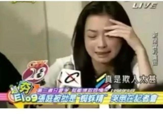 一家七口挤两个卧室,一家7口挤在一个大房子里