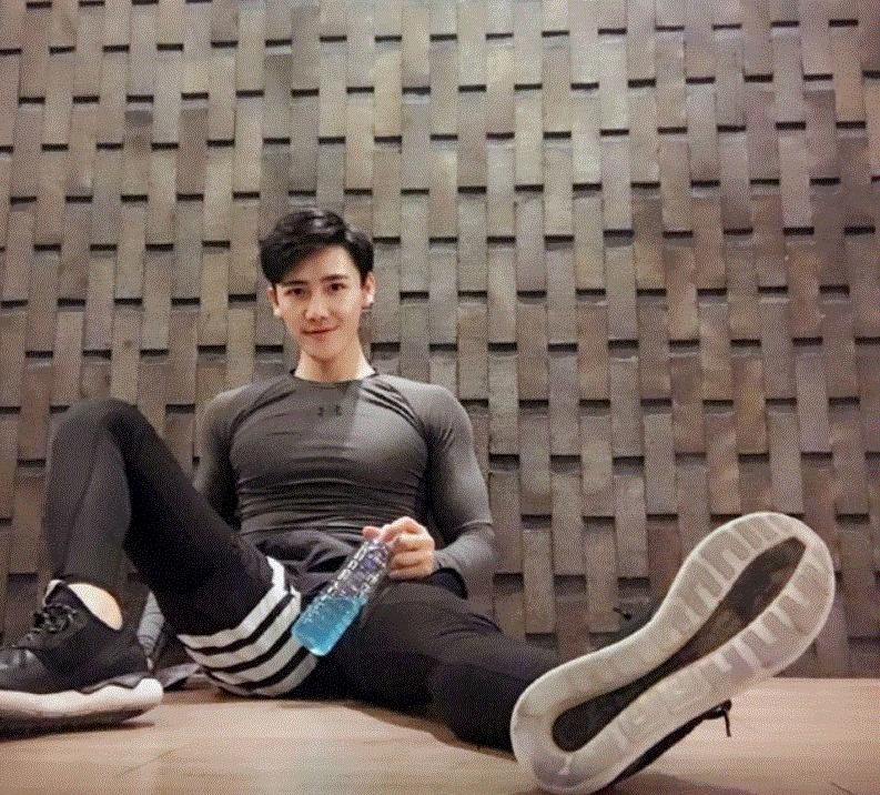 肩部松弛没气质怎么锻炼肩膀好看,什么动作可以肩部变窄