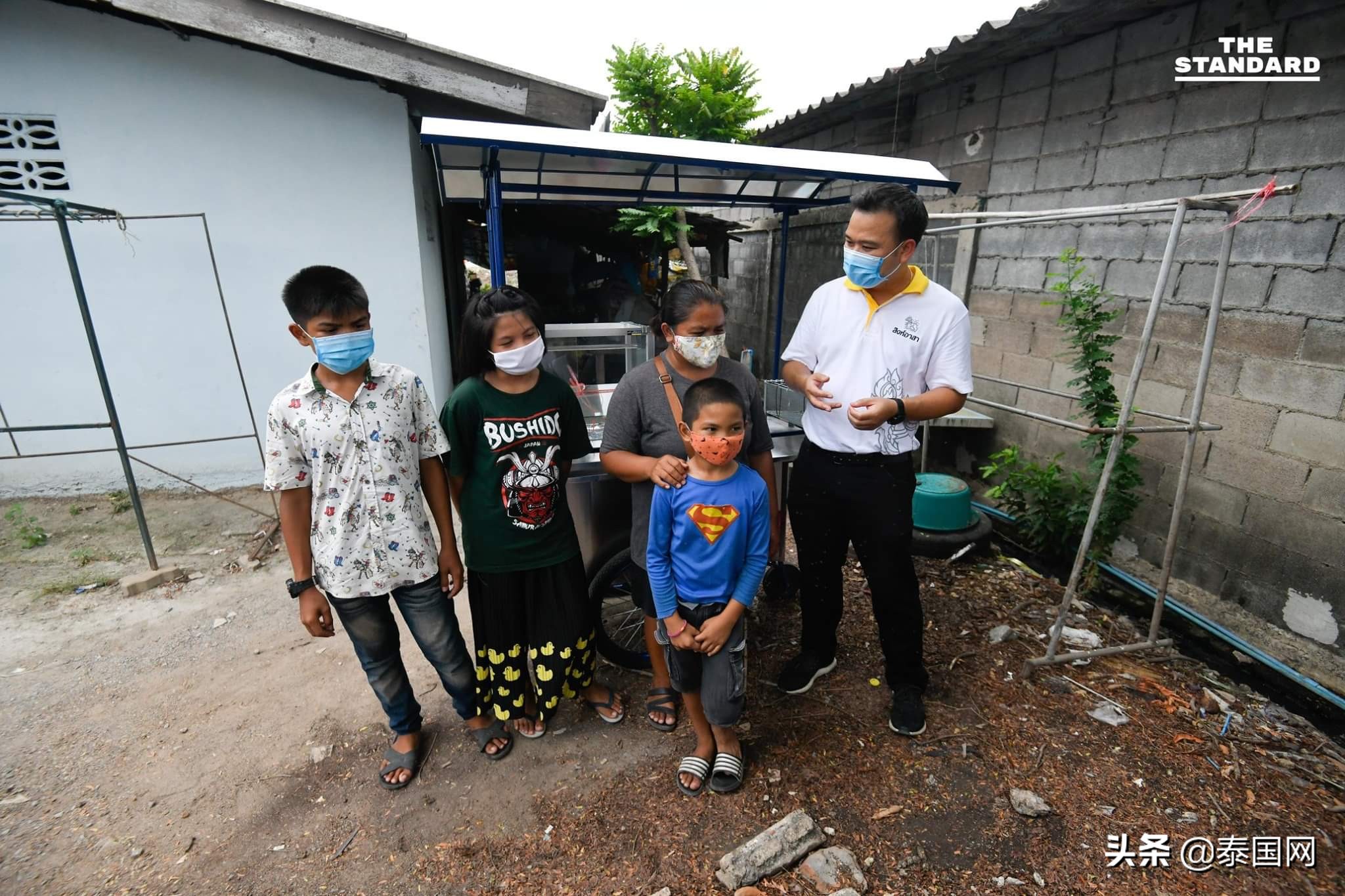 被解雇一家5口飘零生活泰国公交售票员终于有了新家