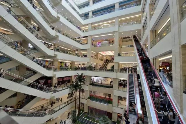 从“首店经济”看西安商业变迁：高新曲江领跑，钟楼商圈“廉颇老矣”？