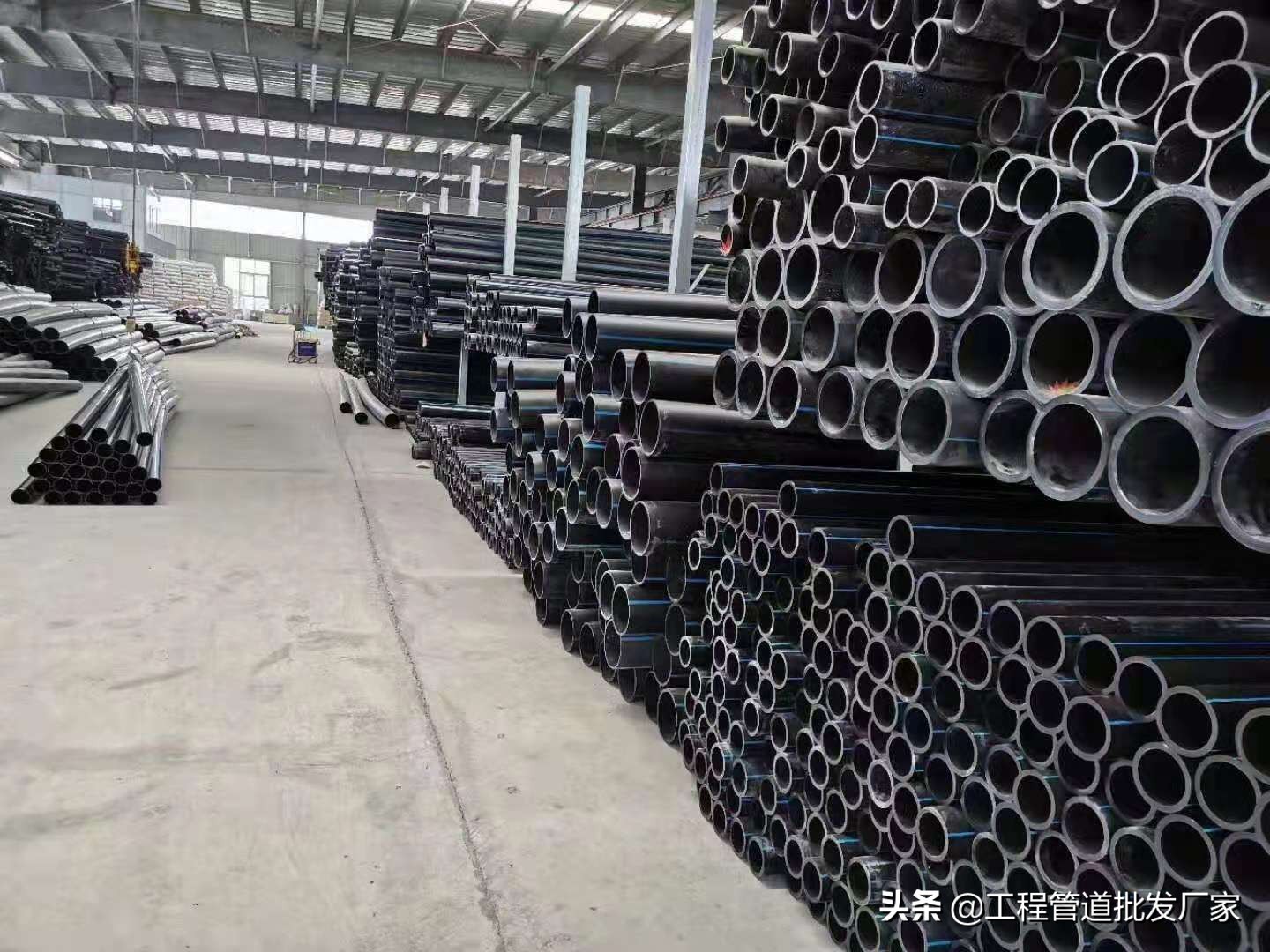 PVC水管的产品特点是什么？购买管材时如何选择PVC管材厂家？