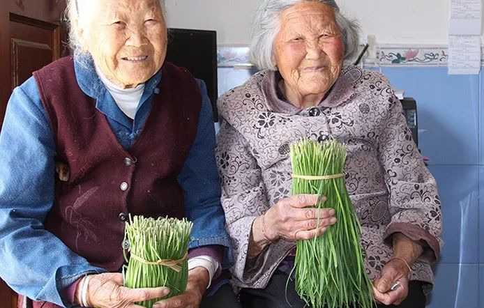 85后小伙在农村卖土特产,19岁农村小伙卖土特产