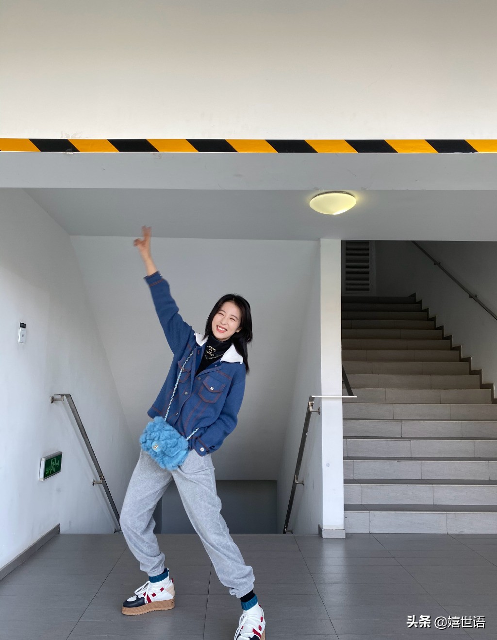 周雨彤穿板鞋图片,周雨彤spell牛仔裤穿搭