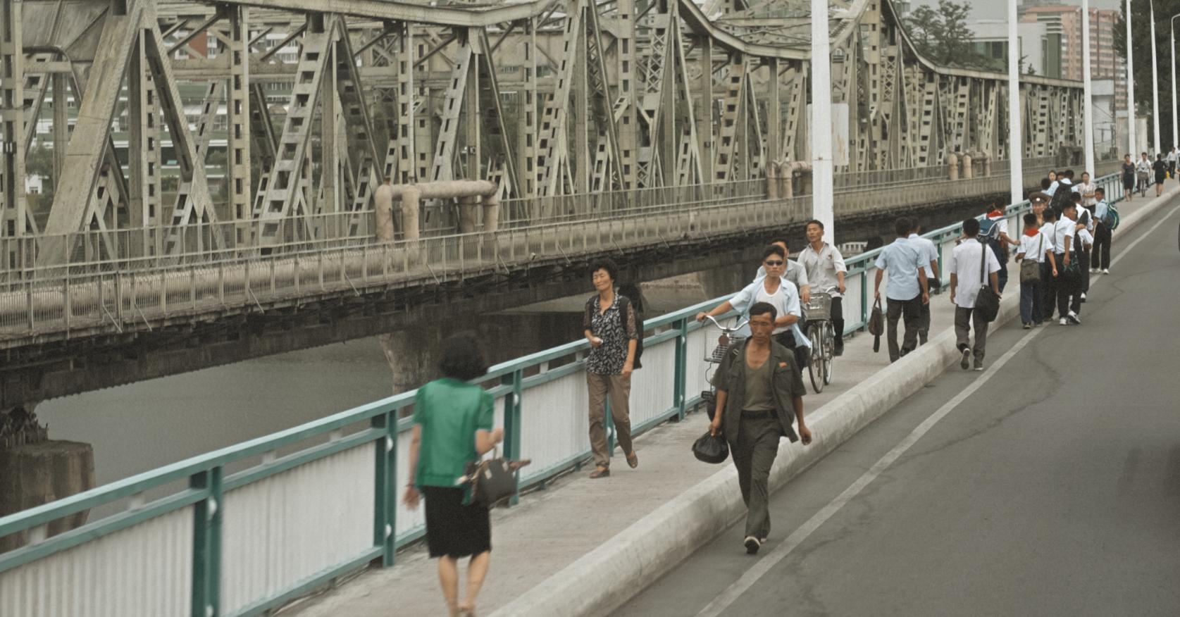 朝鲜人现如今的月收入是多少,朝鲜人民是靠什么收入的