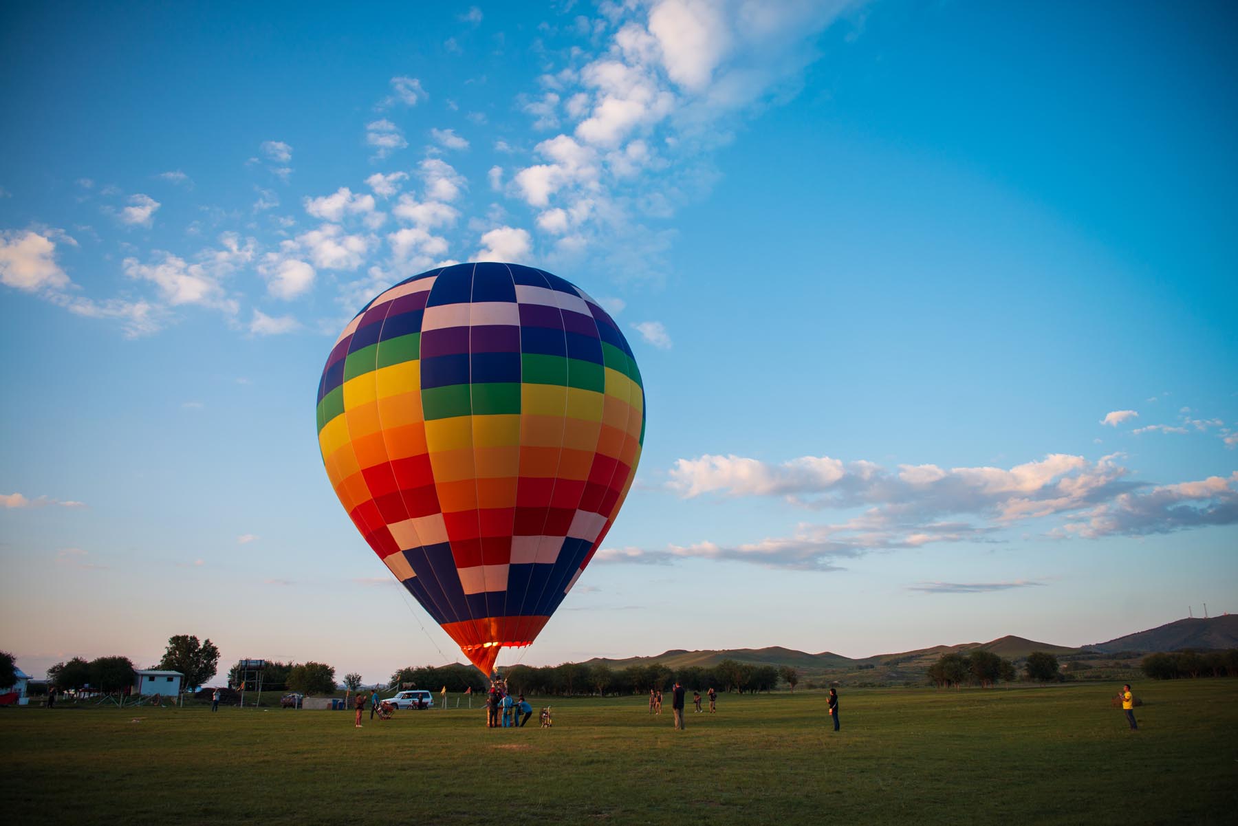 拥有这21件高颜值户外装备，让我们的草原野餐会像家里般优雅
