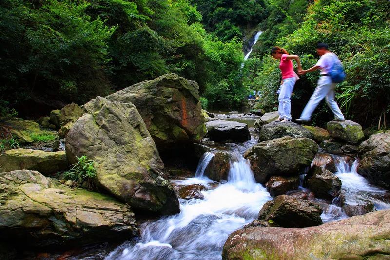 宁波五龙潭玻璃桥感觉怎么样,宁波五龙潭风景区玻璃桥