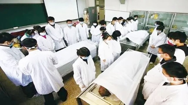 中国入殓师纪实,入殓师是在殡仪馆工作吗