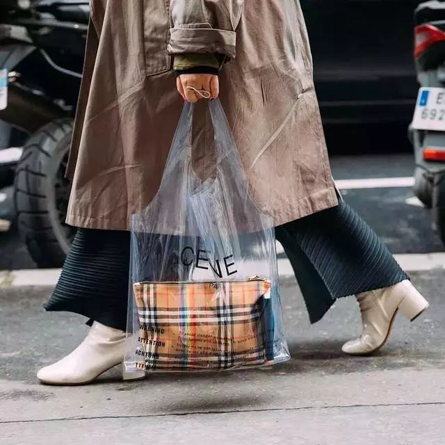 皮质包和帆布包哪个更好看,包包推荐小众高级感学生党帆布包