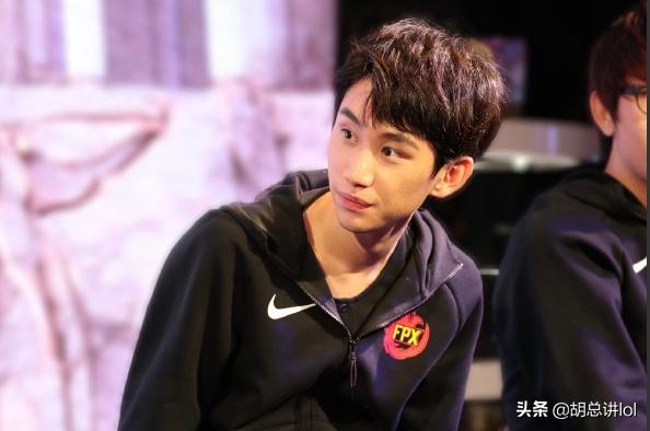 LPL赛区好消息,想和职业选手做队友么,只要你达到这几点就可以