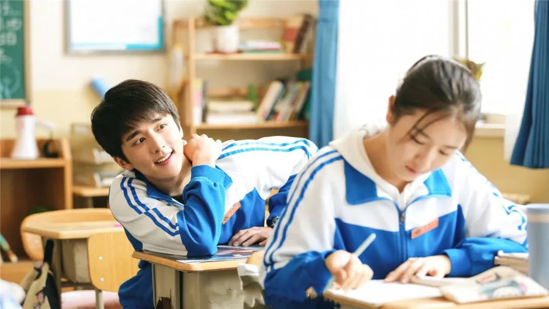 女儿早恋妈妈狠狠批评,女儿早恋妈妈狠狠批评她