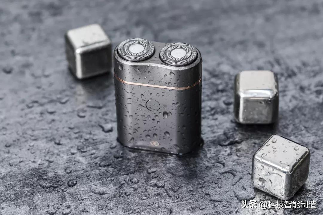 难怪小米有品都上架的焕醒剃须刀，89克打火机大小，15项产品专利