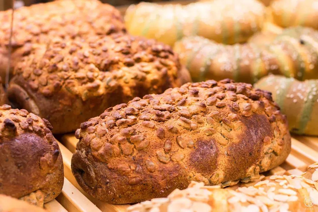 啧啧啧~都是面包，原麦山丘你又搞特殊！