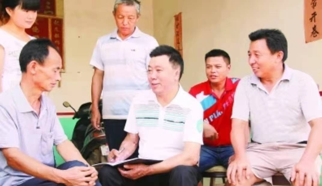 一对夫妻救下两名不慎落水的孩子,12年前翁婿大火救人