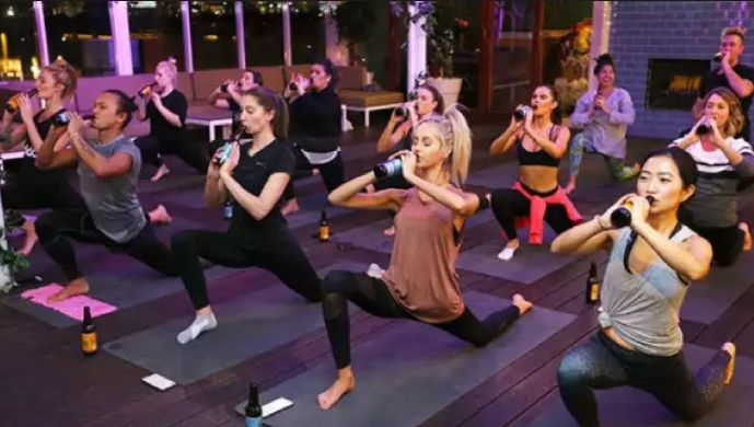 打架、裸奔在英国看场球赛,我的三观崩塌了:说好的绅士风度呢?