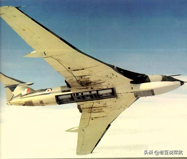 英国轰炸机v型,英国3v轰炸机