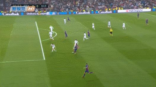 绝佳机会队友不传，阿尔巴挥臂暴怒！终于找到巴萨输球原因，无奈