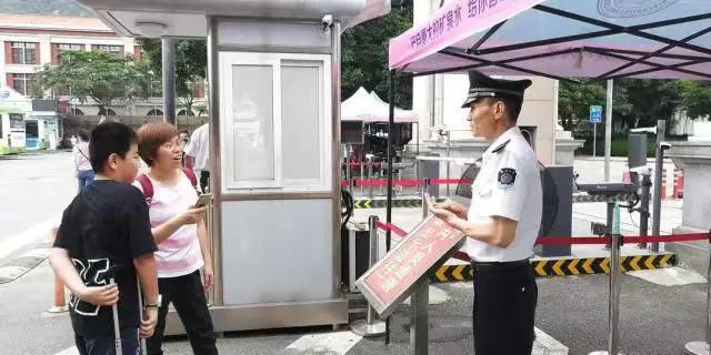 励志！厦门大学57岁保安自学法语！你还有理由不学习吗？