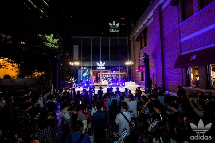 adidasOriginals阿迪达斯三叶草上海中环广场店耀目登场