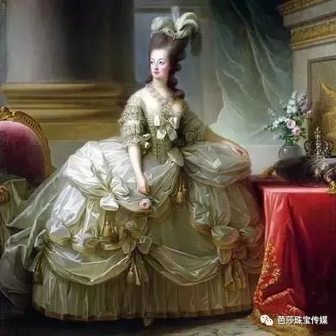 几百年来的时尚Icon们都狂种草的珠宝款就是它了！