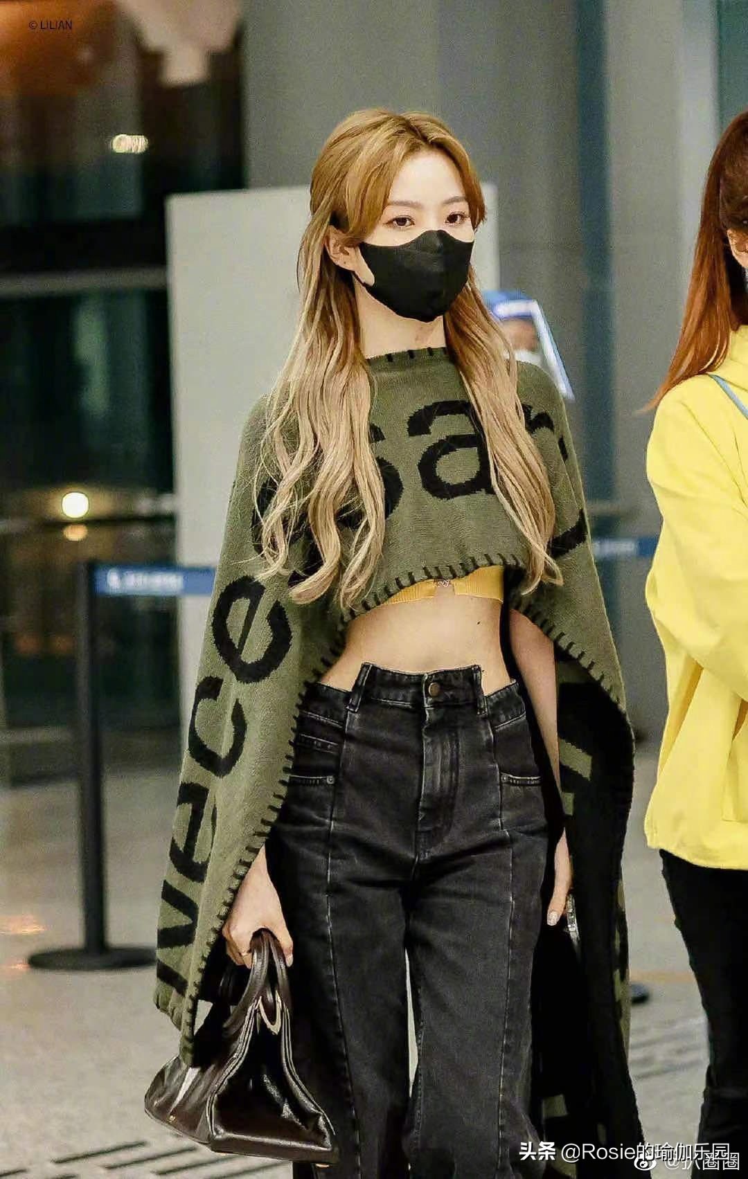 眼馋陈卓璇巴掌腰,竟靠束腰勒小腰?做对一个动作一周瘦出小蛮腰