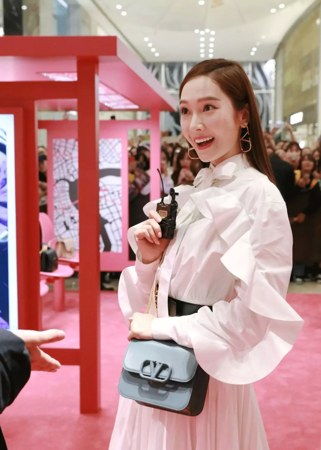 我抓住了一位资深柜员，道出了如何让你掏钱买包的秘密