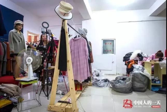 直播卖皮草的利润,卖皮衣两个月挣10万